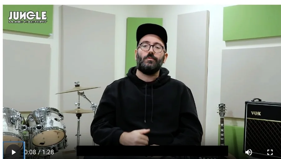 Interno di una sala prova attrezzata del Jungle Music Factory