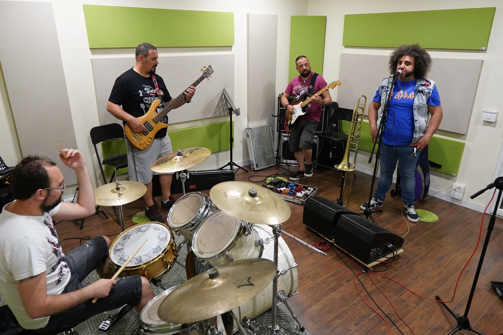 Band in prova nella sala verde